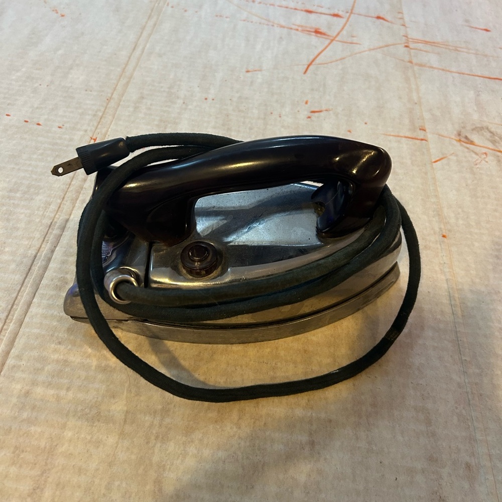 Retro Electric Iron with Black Handle
